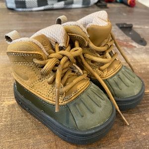 Nike kids shoes “Woodside 2 High”